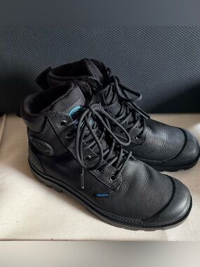 PALLADIUM BOOTS - Pampa Sport Cuff WPN - Black - Waterproof - Women 6 1/2/ Men 5